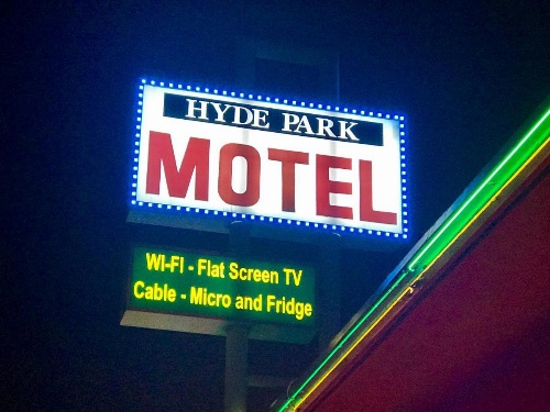 Hyde Park Motel image 23